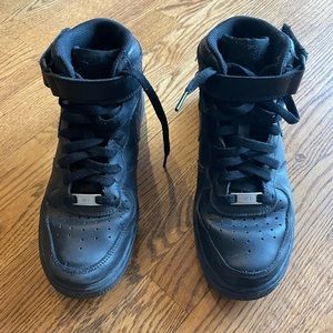 Air Force 1 Mid shoes